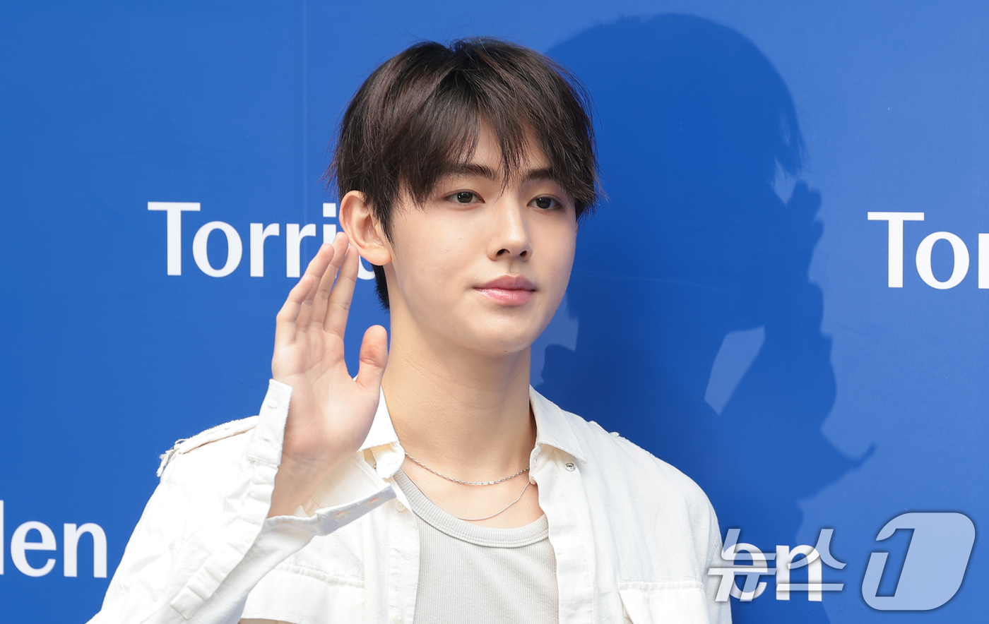 (서울=뉴스1) 권현진 기자 = 그룹 코르티스(CORTIS)의 성현이 19일 서울 성동구 트렌드팟 바이 올리브영N 성수에서 진행된 '딥 다이브 뉴스(DEEP DIVE NEWS)' …