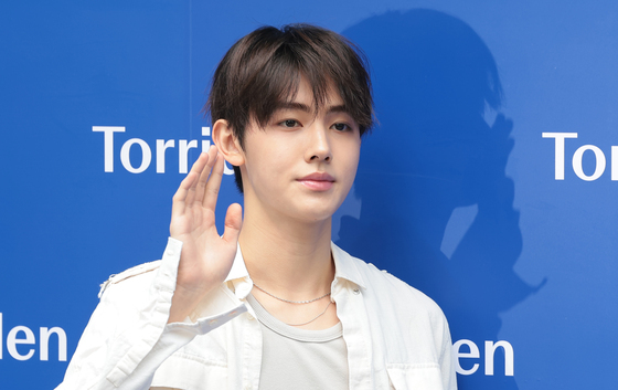 코르티스 성현, 빛을 내는 사람