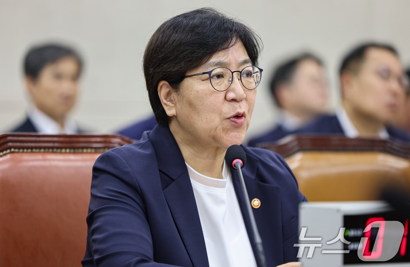 본문 이미지 - 정은경 보건복지부 장관이 19일 서울 여의도 국회에서 열린 보건복지위원회 전체회의에서 의원 질의에 답하고 있다. 2026.8.19 ⓒ 뉴스1 김도우 기자