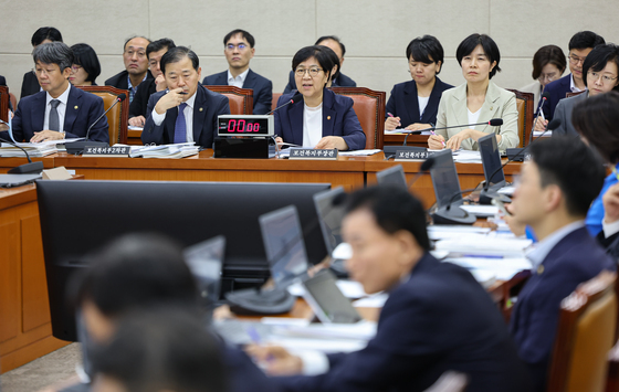 정은경 "연내 보건의료발전계획 수립…자살예방 대응 활성화"(종합)