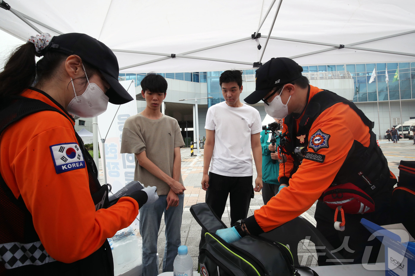 (광주=뉴스1) 조수민 기자 = 19일 오전 전남광주 광산구 광주송정역에서 열린 \'2026 을지연습 연계 생물테러 대응 훈련\'에서 군·경, 소방 등 유관기관 관계자들이 테러 대 …