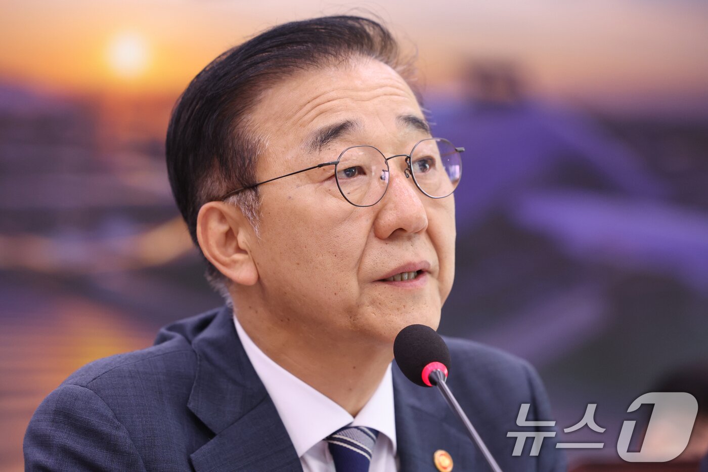 본문 이미지 - 김윤덕 국토교통부 장관이 19일 오전 서울 여의도 국회에서 열린 국토교통위원회 전체회의에서 의원질의에 답하고 있다. 2026.8.19 ⓒ 뉴스1 황기선 기자
