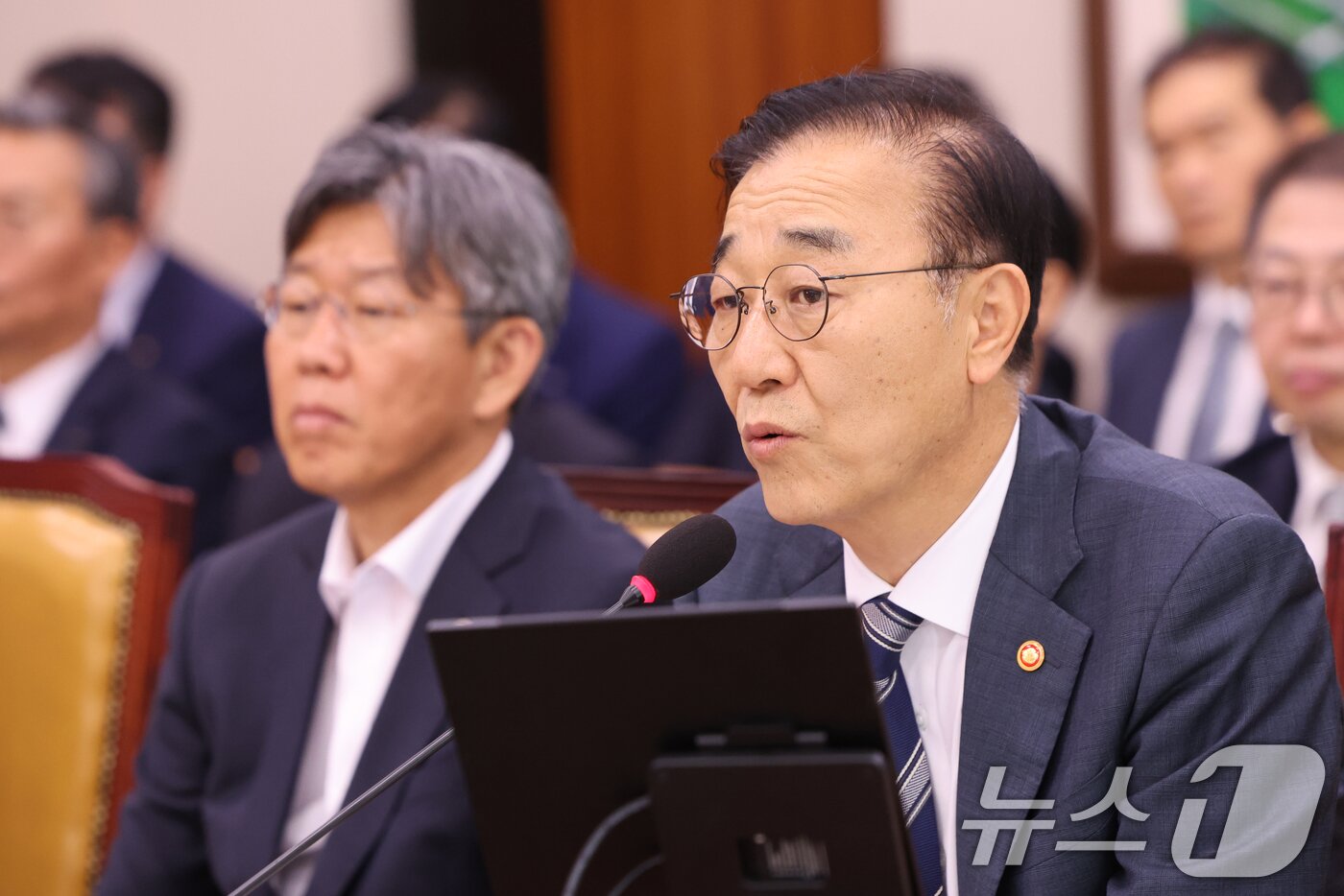 본문 이미지 - 김윤덕 국토교통부 장관이 19일 오전 서울 여의도 국회에서 열린 국토교통위원회 전체회의에서 의원질의에 답하고 있다. 2026.8.19 ⓒ 뉴스1 황기선 기자