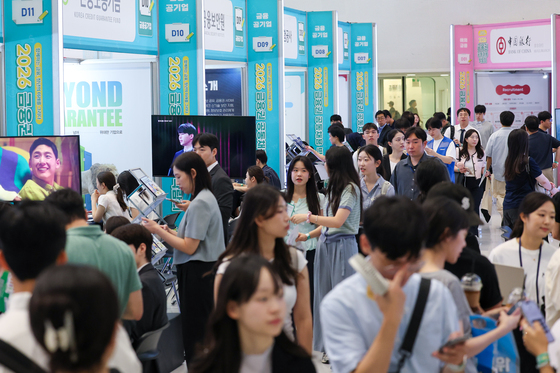 AI·반도체 청년인재 30만명 키운다…'훈련→취업→경력' 전 과정 지원(종합)