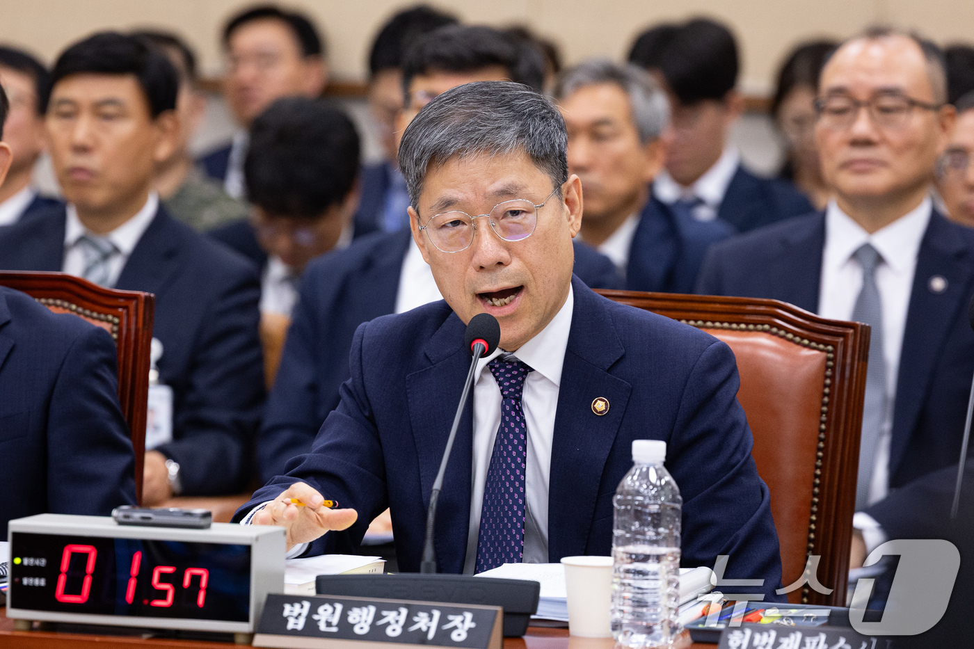 (서울=뉴스1) 유승관 기자 = 노경필 법원행정처장이 19일 서울 여의도 국회에서 열린 제438회 국회(임시회) 법제사법위원회 제1차 전체회의에 출석해 의원 질의에 답하고 있다. …