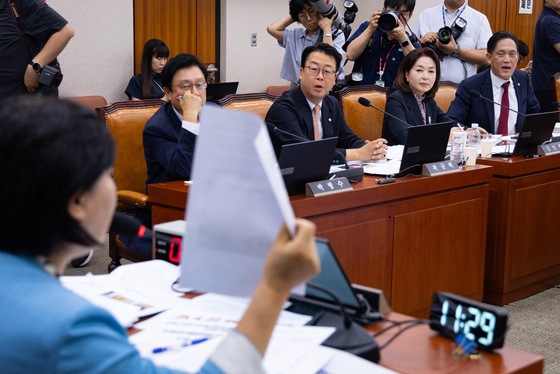 조희대 '대법관 제청'에 법사위 격돌…與 "정치꾼" 野 "탄핵몰이"