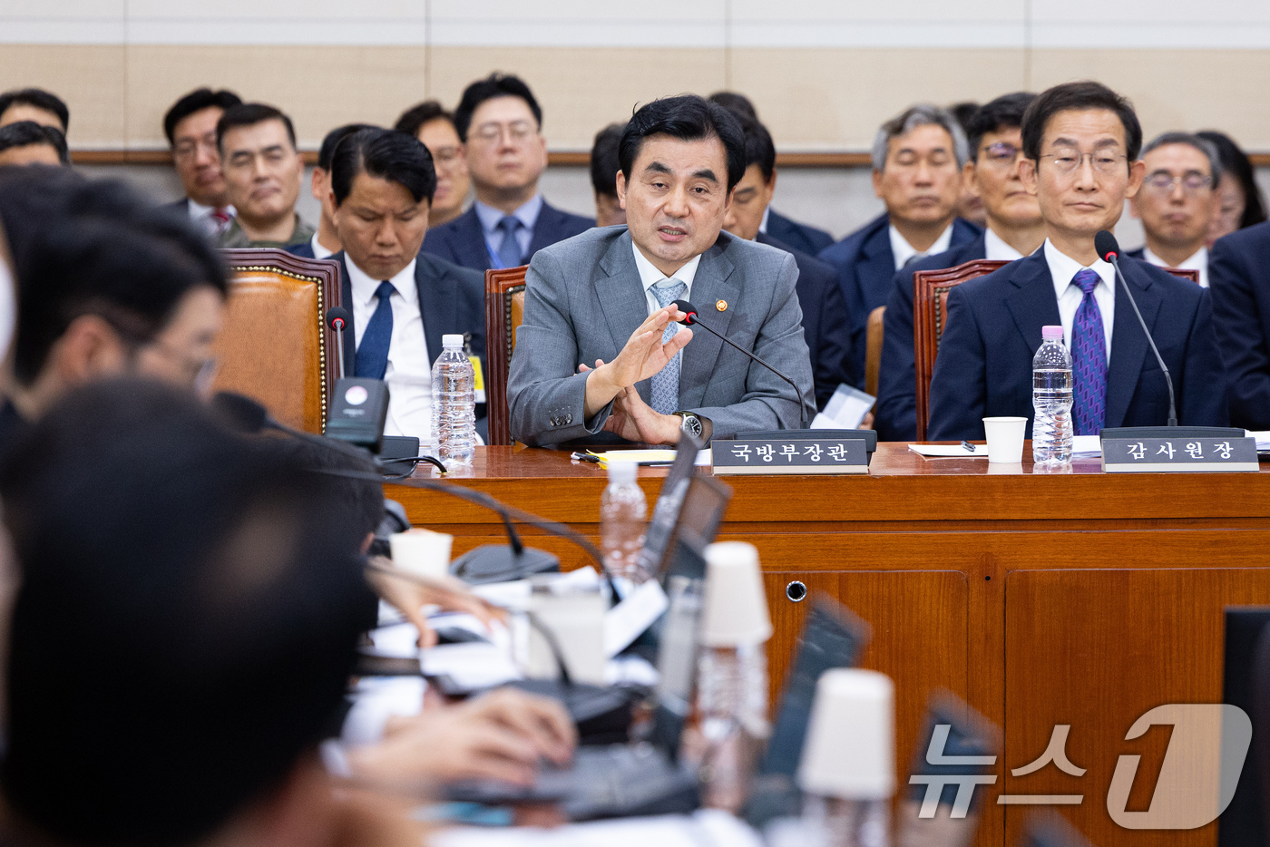 (서울=뉴스1) 유승관 기자 = 안규백 국방부 장관이 19일 서울 여의도 국회에서 열린 제438회 국회(임시회) 법제사법위원회 제1차 전체회의에 출석해 의원 질의에 답하고 있다. …