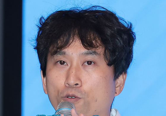 인사말 하는 남태진 감독