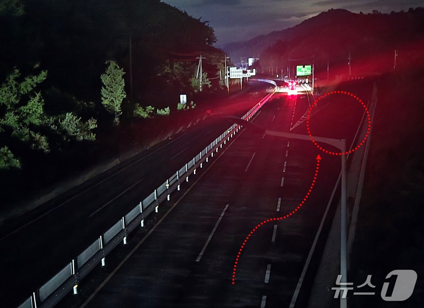 본문 이미지 - 제천 박달재 인근에 '긴급 제동시설'이 설치됐지만, 유도 표시등조차 없는 실정이다.. 2026.8.19/뉴스1 손도언 기자 