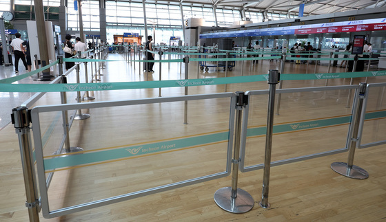 '출국장 새치기 안 돼요'…인천공항 안전 펜스 설치