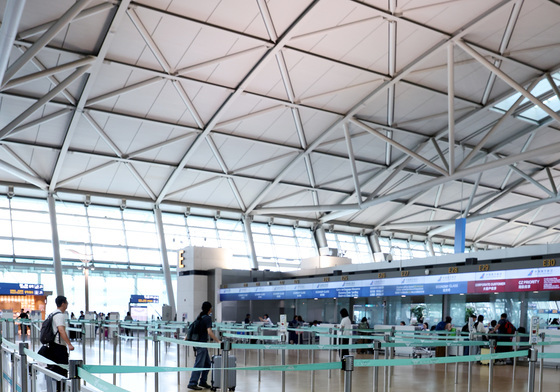 '출국장 새치기 안 돼요'…인천공항 안전 펜스 설치