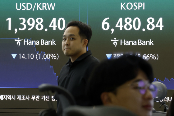 10개월 만에 무너진 1400원…美 금리인상 기대 후퇴·수출업체 네고