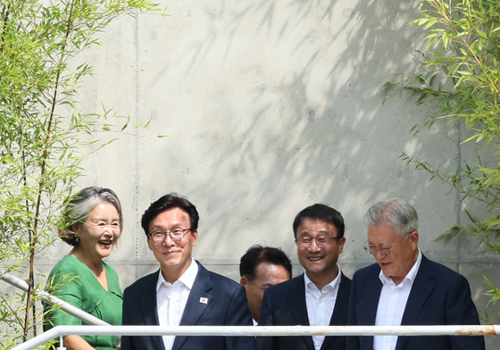 문재인 전 대통령과 함께 걷는 김민석 대표