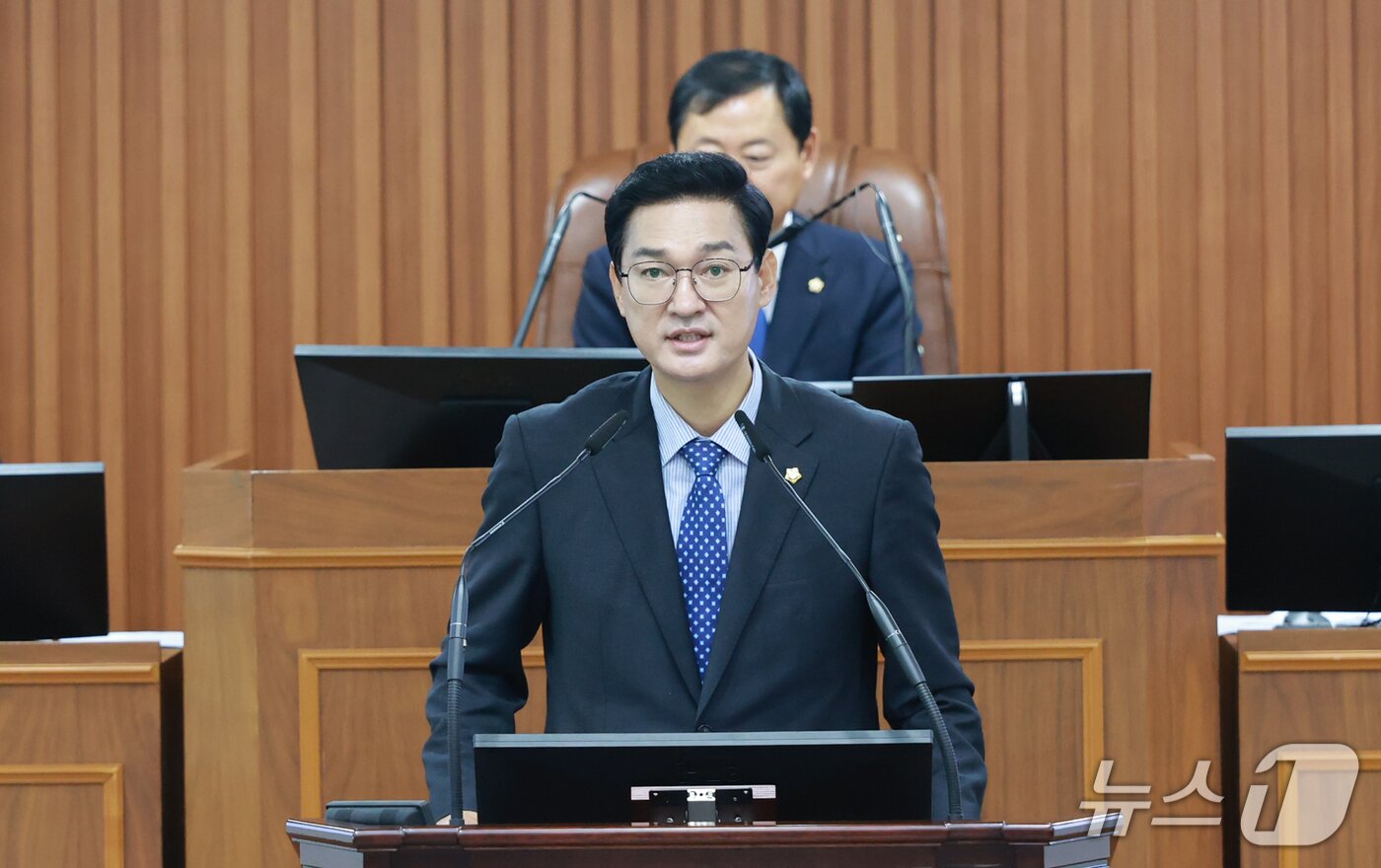 본문 이미지 - 한국국방연구원(KIDA)논산유치 촉구 결의안 제안을 설명하는 김형준 의원 (논산시의회 제공. 재판매 및 DB금지)/뉴스1
