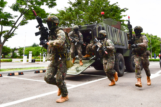 軍, 전자기파로 적 판단력 떨어뜨리는 '인지 타격' 체계 연구