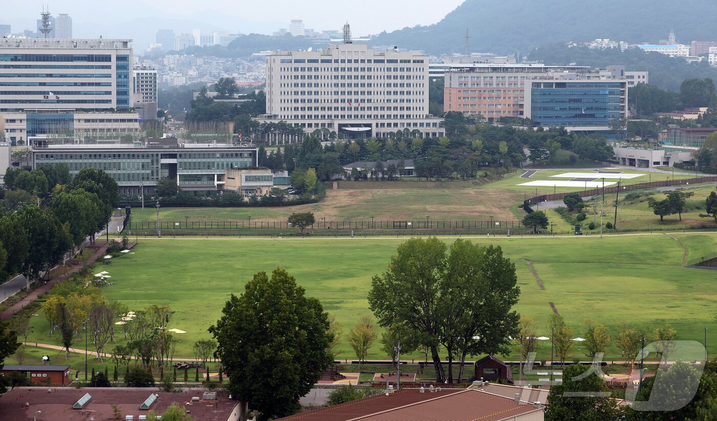 본문 이미지 - 용산공원 주변 개발을 통한 주택 공급 가능성을 놓고 정부와 서울시가 엇갈린 입장을 보이고 있다. 2026.8.19 ⓒ 뉴스1 김진환 기자