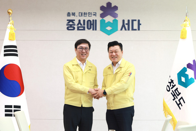 신용한 충북지사, 문체부 장관에 돔구장·U대회 지원 건의