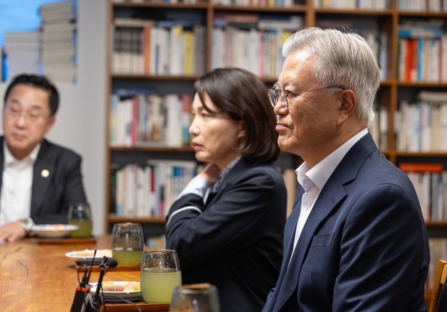 김민석 대표 만난 문재인 전 대통령