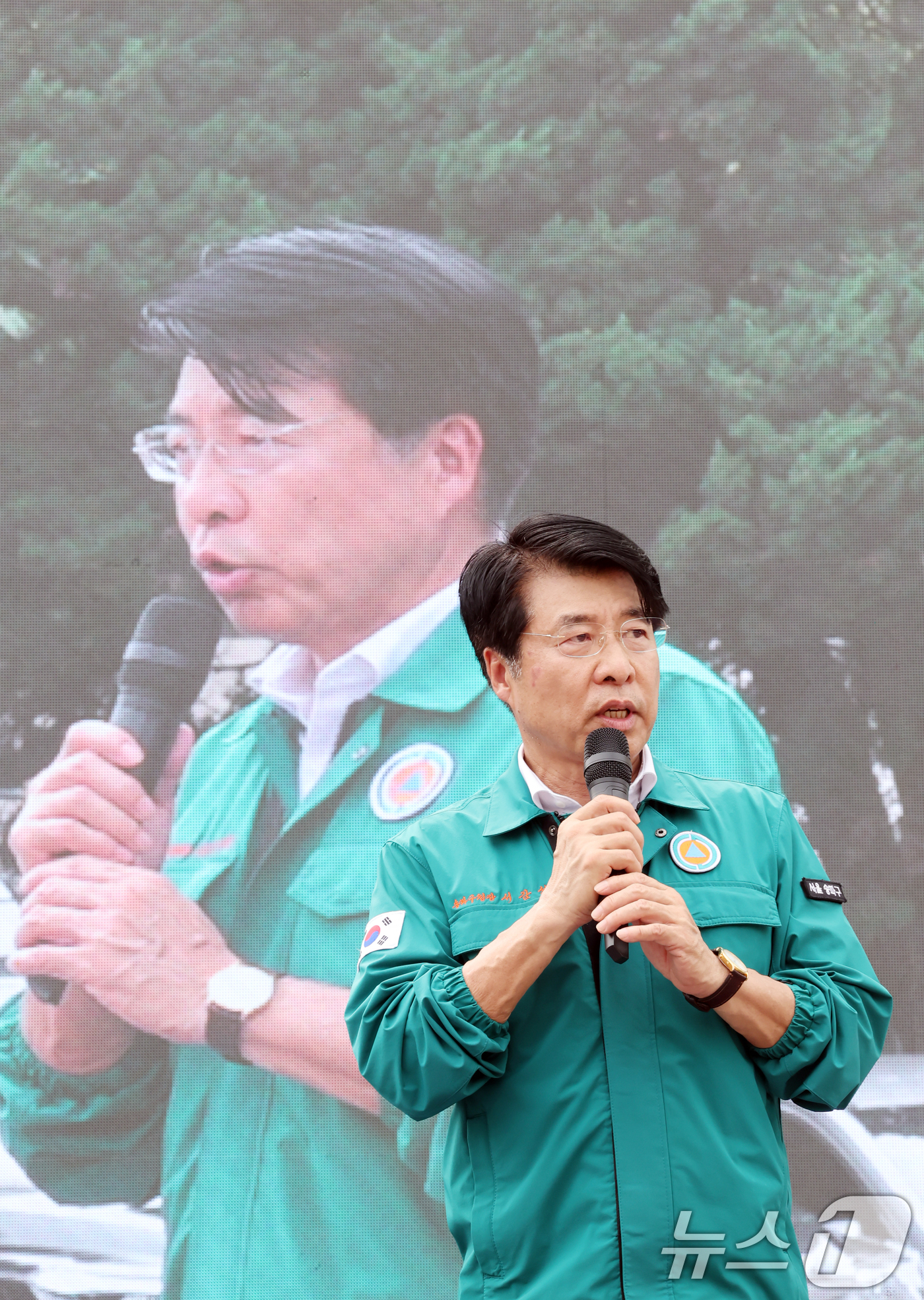 (서울=뉴스1) = 서강석 서울 송파구청장이 19일 오후 서울 송파구 롯데호텔에서 열린  '2026 을지연습' 테러 대응 합동 훈련에서 훈련강평을 하고 있다. (송파구청 제공. 재 …