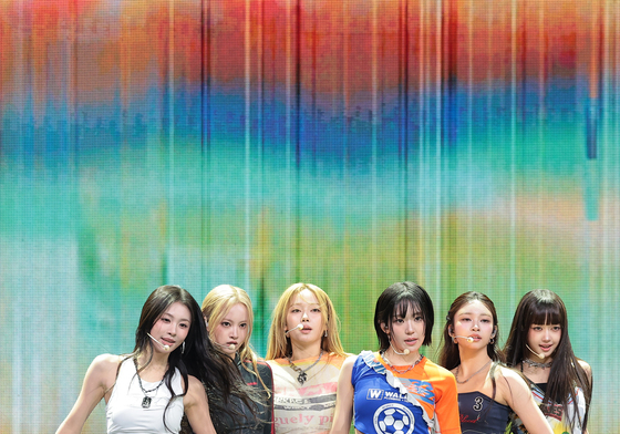 아워벌스데이, 7명 찰떡 무대