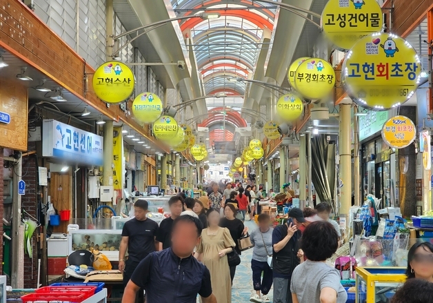 허벅지까지 찼던 흙탕물 빠졌다…통영·거제 전통시장 일상 회복 '구슬땀'