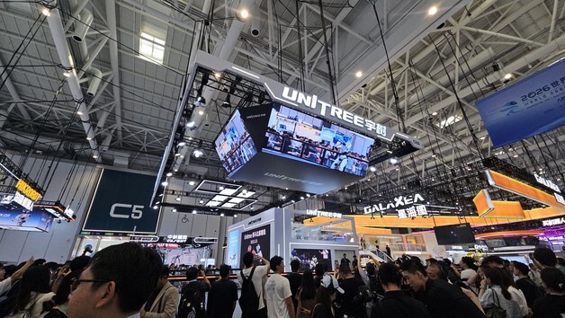 [르포] "로봇이 봉지에 물건도 담아줘"…베이징 WRC '일하는 로봇' 향연