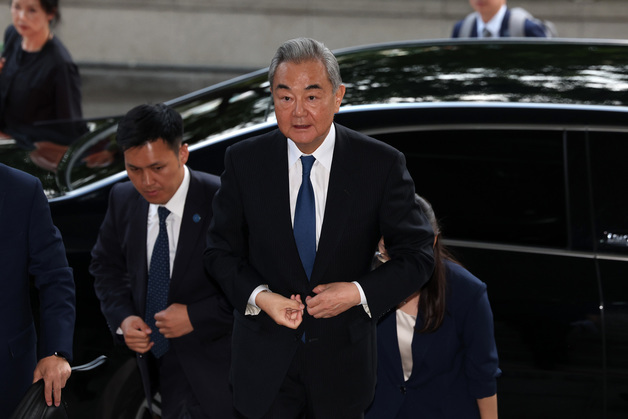 외교부 청사 도착한 왕이 중국 외교부장