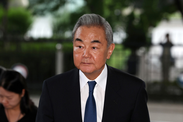 한중 외교장관 회담 위해 외교부 청사 도착한 왕이 중국 외교부장