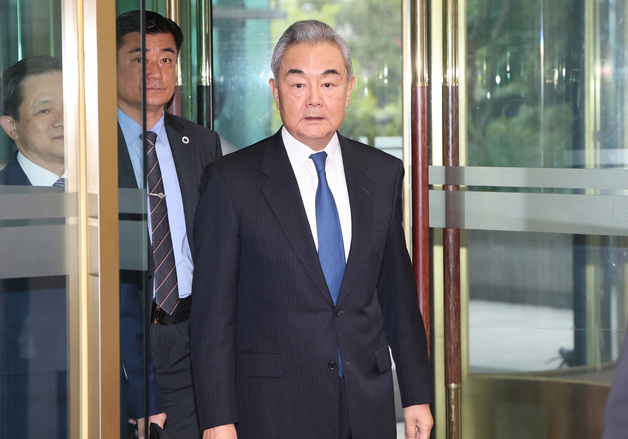 한중 외교장관 회담 위해 외교부 도착한 왕이 중국 외교부장