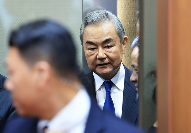 한중 외교장관 회담 위해 외교부 도착한 왕이 중국 외교부장