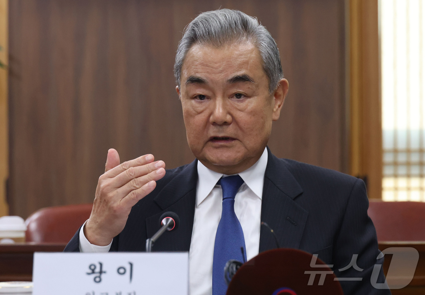 (서울=뉴스1) 김성진 기자 = 왕이 중국 공산당 중앙정치국 위원 겸 외교부장이 19일 서울 종로구 외교부 청사에서 조현 외교부 장관과 한중 외교장관회담을 하고 있다. (공동취재) …