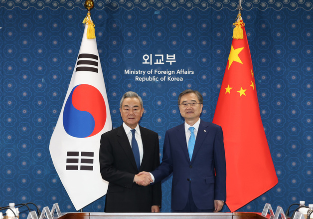 노재헌 대사 "한중 손잡고 미래로"…주한 中대사 노태우 묘역 참배(종합)