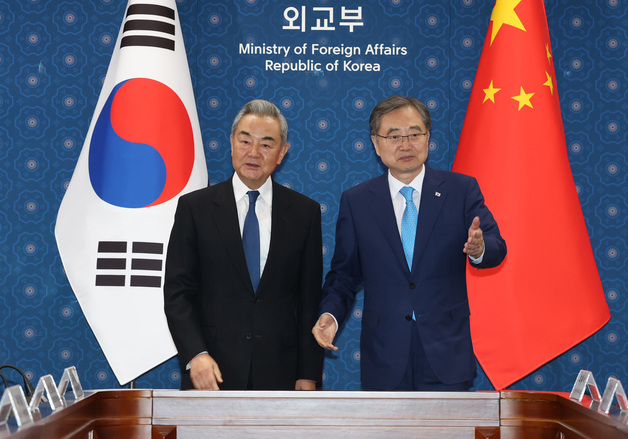 왕이 "中, 한반도에 '건설적 역할' 하겠다"…美엔 "적대 정책 바꿔야"(종합)