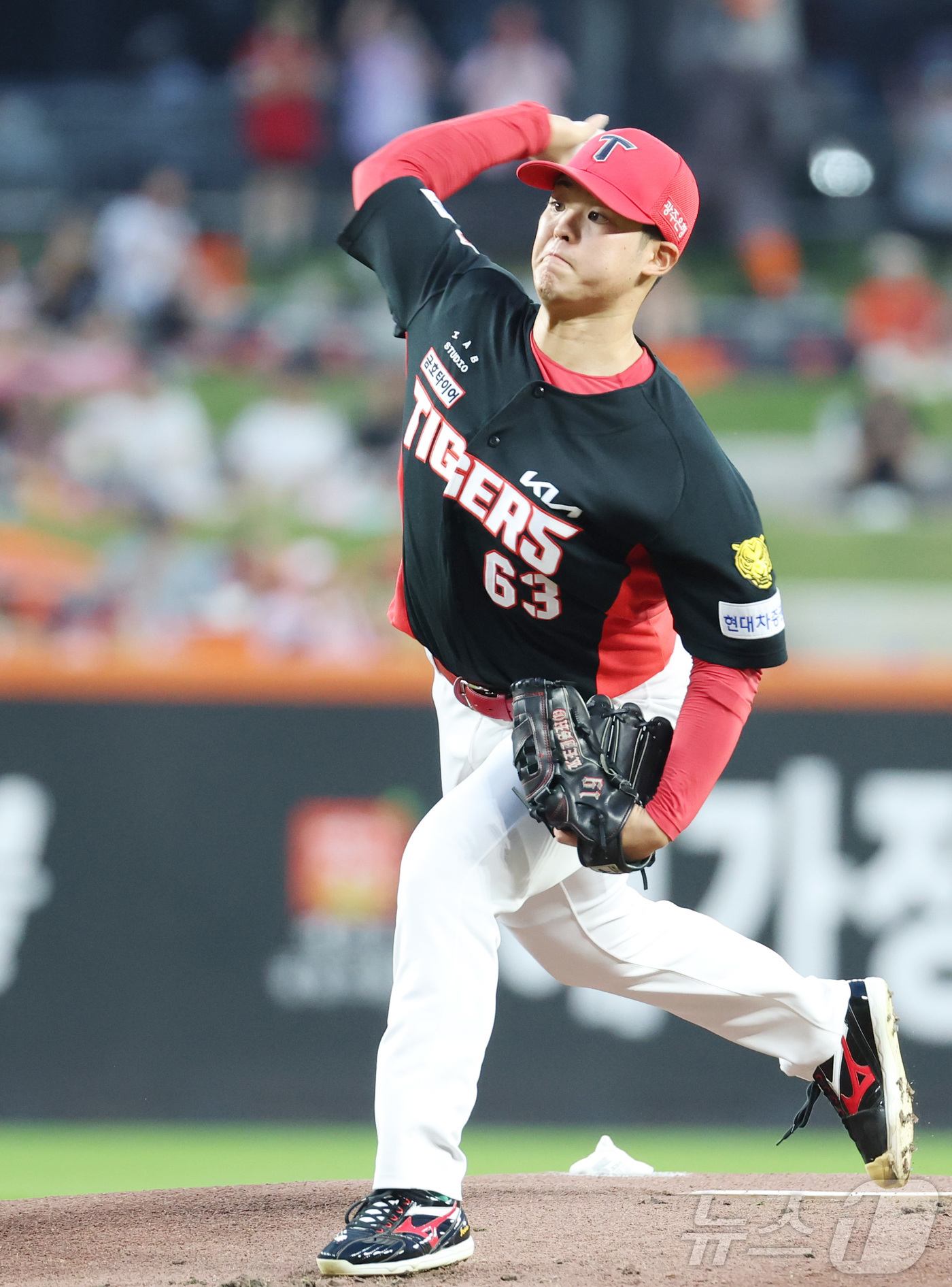 (대전=뉴스1) 김기남 기자 = 19일 대전 한화생명볼파크에서 열린 2026 신한 SOL KBO리그 기아 타이거즈와 한화 이글스의 경기에서 기아 선발 시라카와가 투구하고 있다. 2 …