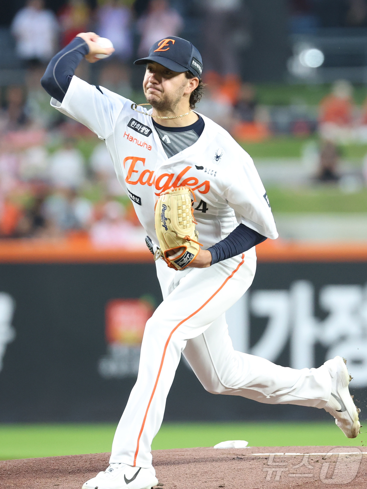 (대전=뉴스1) 김기남 기자 = 19일 대전 한화생명볼파크에서 열린 2026 신한 SOL KBO리그 기아 타이거즈와 한화 이글스의 경기에서 한화 선발 화이트가 투구하고 있다. 20 …