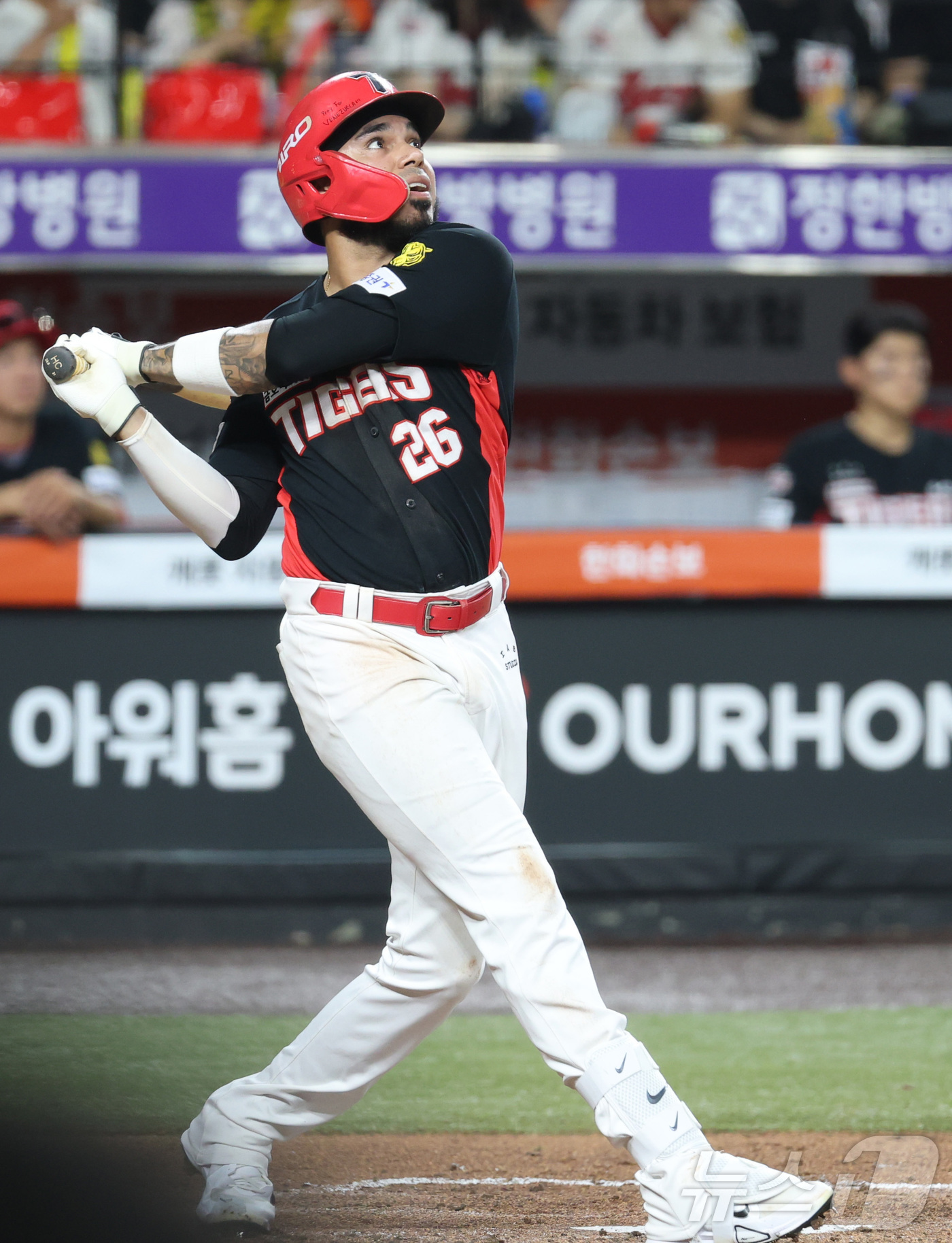 (대전=뉴스1) 김기남 기자 = 19일 대전 한화생명볼파크에서 열린 2026 신한 SOL KBO리그 기아 타이거즈와 한화 이글스의 경기에서 기아 카스트로가 3회초 솔로 홈런을 치고 …