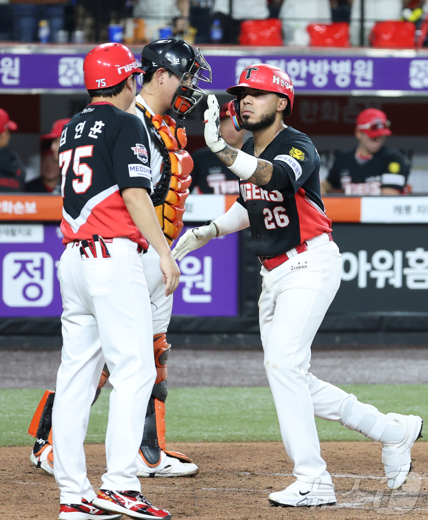 (대전=뉴스1) 김기남 기자 = 19일 대전 한화생명볼파크에서 열린 2026 신한 SOL KBO리그 기아 타이거즈와 한화 이글스의 경기에서 기아 카스트로가 3회초 솔로 홈런을 치고 …