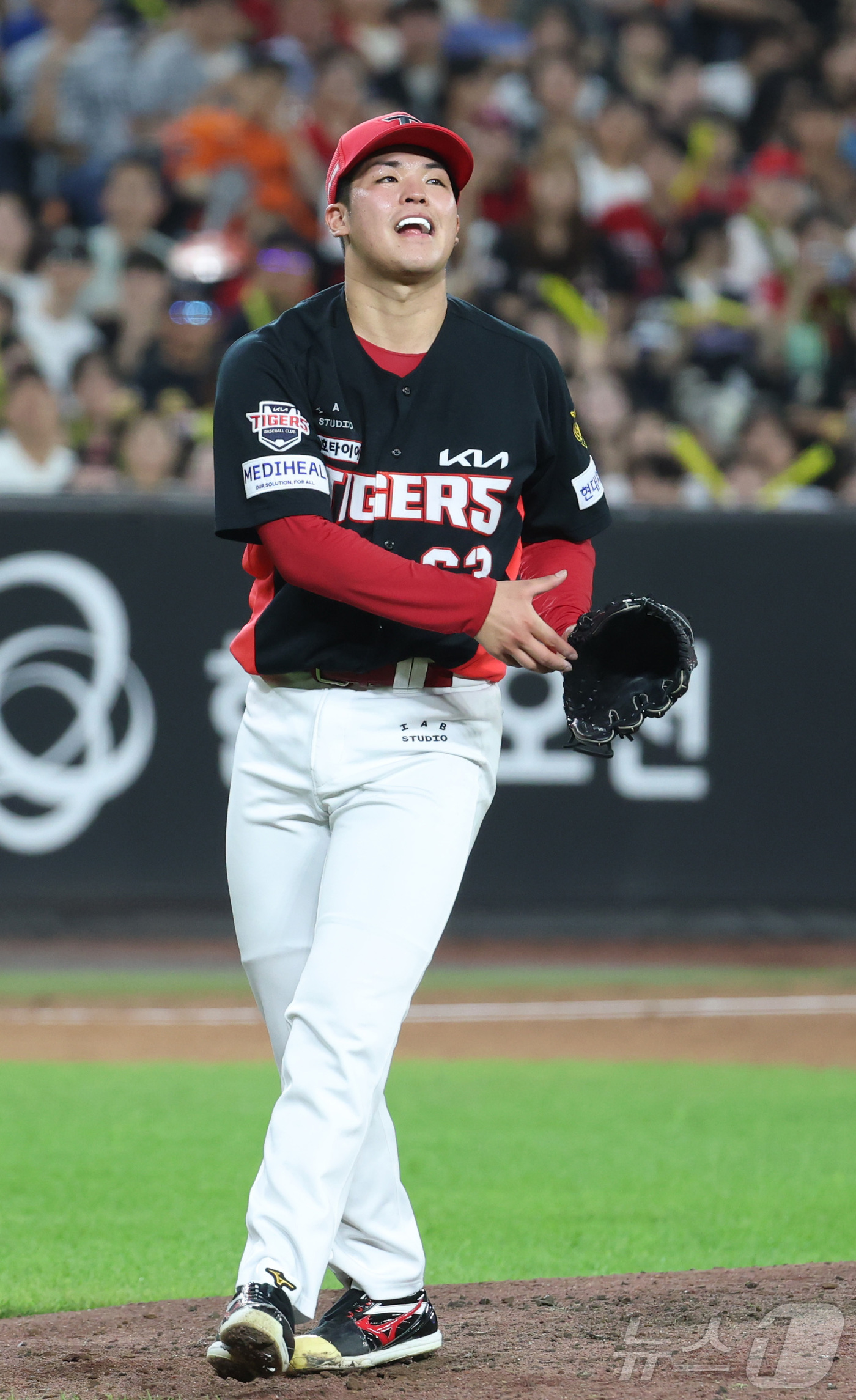 (대전=뉴스1) 김기남 기자 = 19일 대전 한화생명볼파크에서 열린 2026 신한 SOL KBO리그 기아 타이거즈와 한화 이글스의 경기에서 기아 선발 시라카와가 5회 무실점 호투하 …