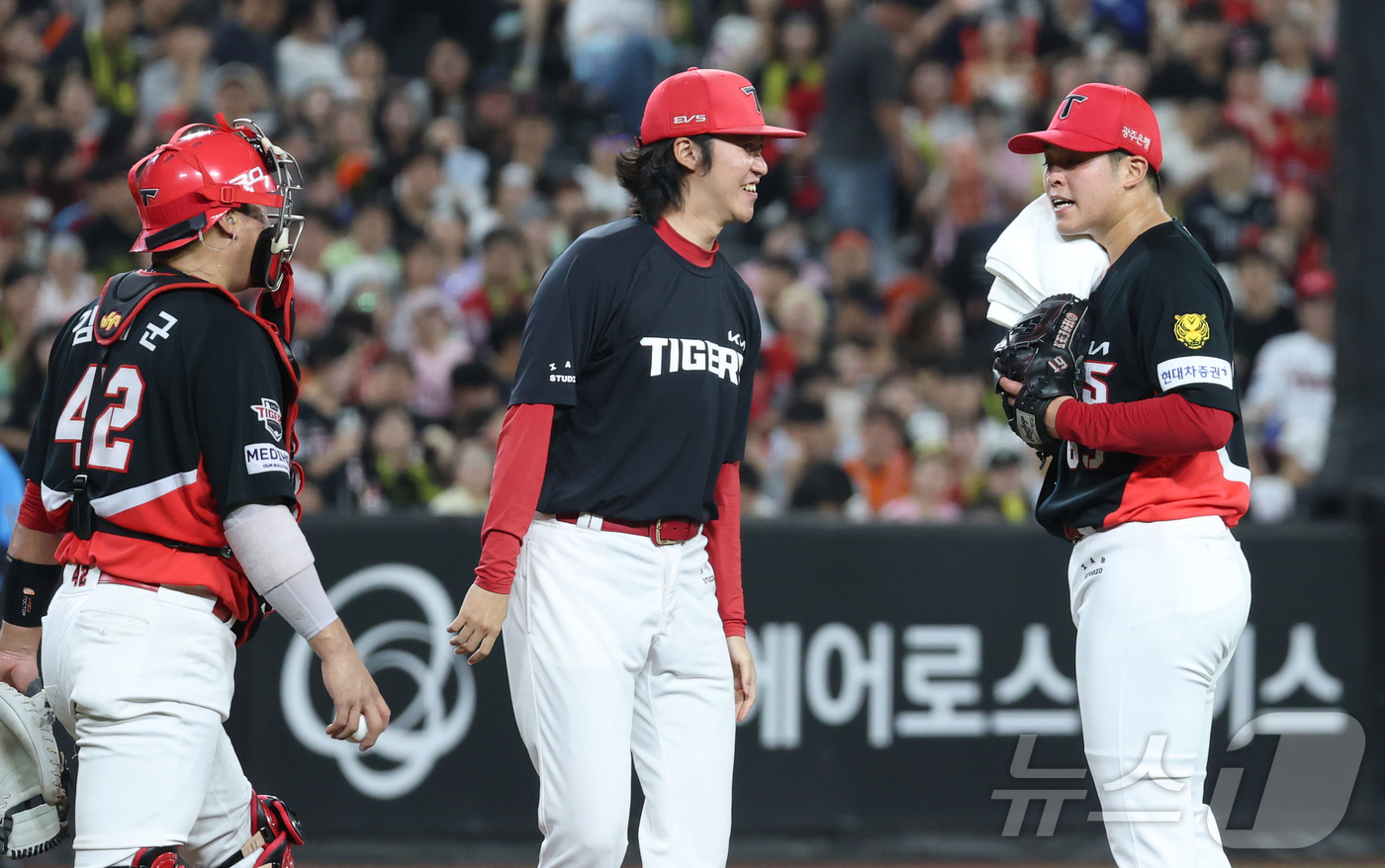 (대전=뉴스1) 김기남 기자 = 19일 대전 한화생명볼파크에서 열린 2026 신한 SOL KBO리그 기아 타이거즈와 한화 이글스의 경기에서 기아 선발 시라카와가 5회 무실점 호투하 …