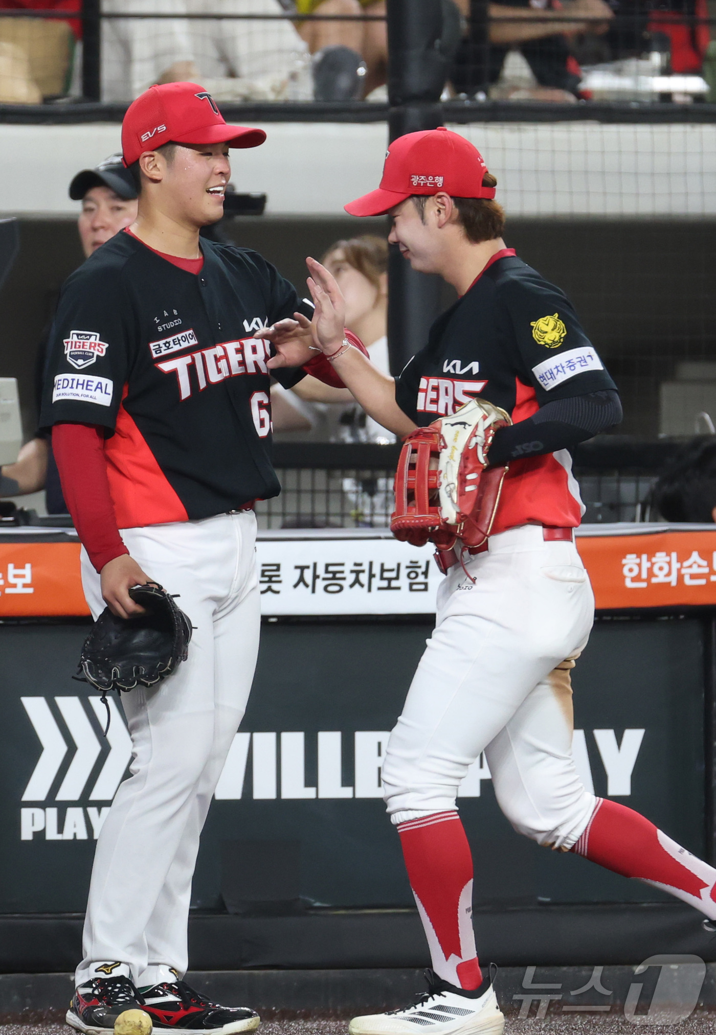 (대전=뉴스1) 김기남 기자 = 19일 대전 한화생명볼파크에서 열린 2026 신한 SOL KBO리그 기아 타이거즈와 한화 이글스의 경기에서 기아 선발 시라카와가 5회 무실점 호투하 …