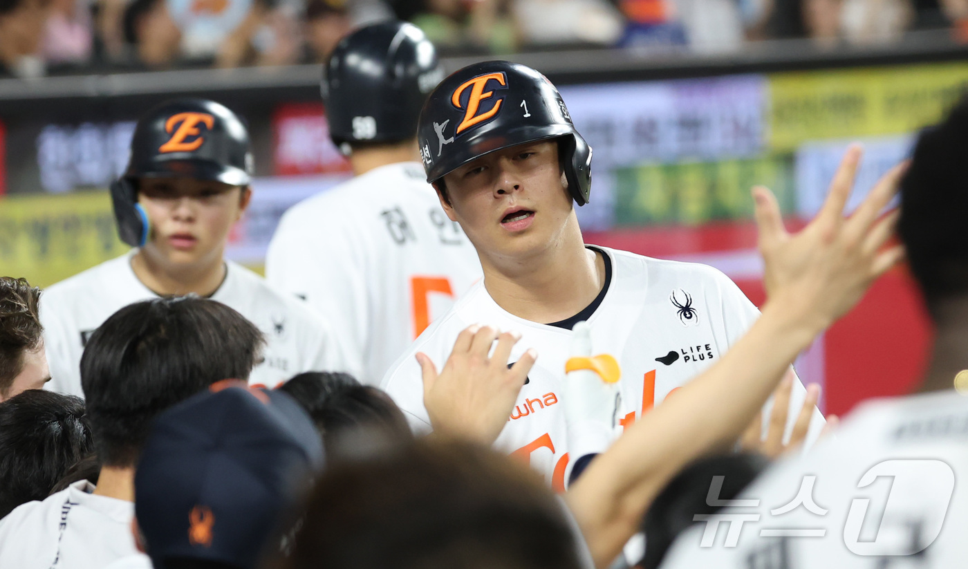 (대전=뉴스1) 김기남 기자 = 19일 대전 한화생명볼파크에서 열린 2026 신한 SOL KBO리그 기아 타이거즈와 한화 이글스의 경기에서 한화 노시환이 7회말 동점 2점 홈런을 …