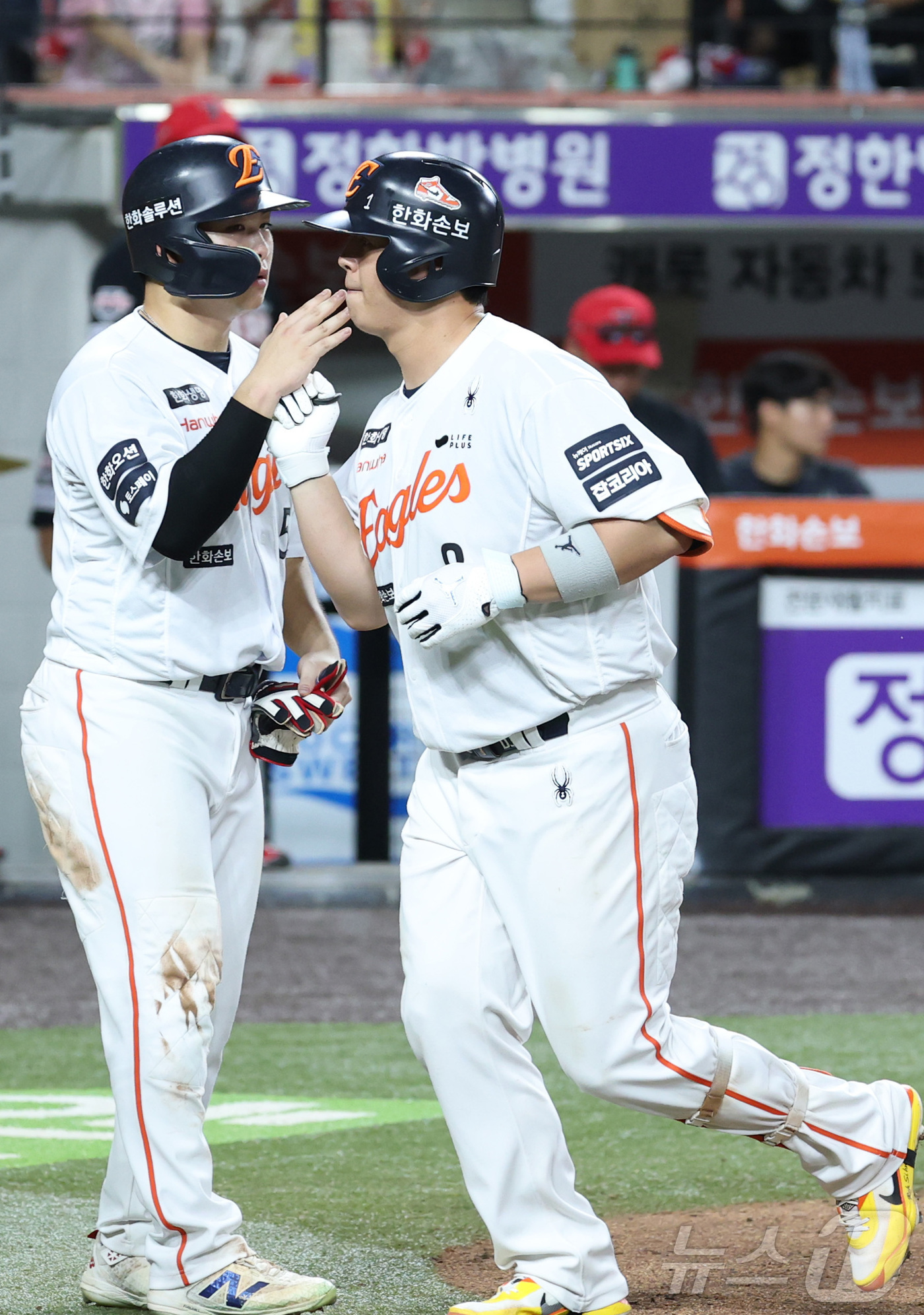 (대전=뉴스1) 김기남 기자 = 19일 대전 한화생명볼파크에서 열린 2026 신한 SOL KBO리그 기아 타이거즈와 한화 이글스의 경기에서 한화 노시환이 7회말 동점 2점 홈런을 …