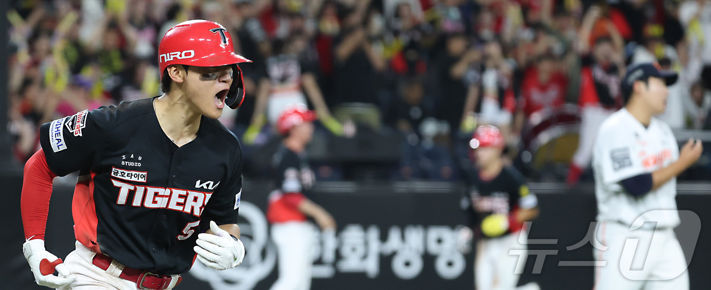 (대전=뉴스1) 김기남 기자 = 19일 대전 한화생명볼파크에서 열린 2026 신한 SOL KBO리그 기아 타이거즈와 한화 이글스의 경기에서 9회초 1사 2,3루에서 기아 김도영이 …