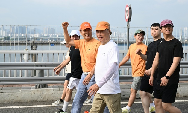 오세훈, 주말 광진교서 2㎞ '쉬엄쉬엄 모닝'…"서울 전역 확대"