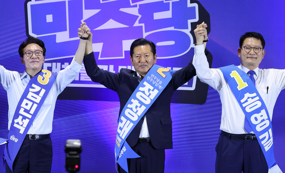 당원들에게 인사하는 김민석·정청래·송영길