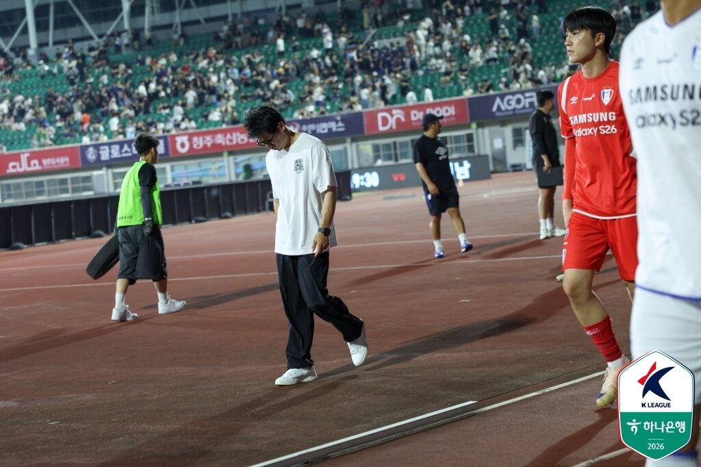 본문 이미지 - 이정효 수원 감독(한국프로축구연맹 제공) 