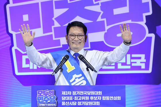 당원들에게 인사하는 송영길