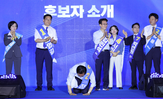 당원들에게 절하는 정청래