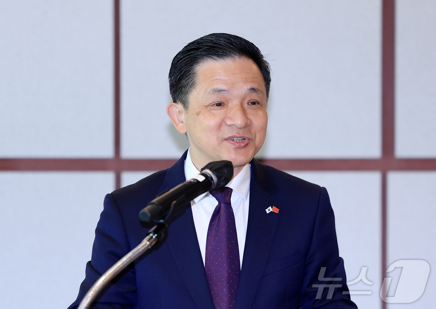 (서울=뉴스1) 이호윤 기자 = 다이빙 주한중국대사가 지난 2일 서울 용산구 그랜드 하얏트 서울에서 열린 KGM-Chery 글로벌 동반성장을 위한 전략적 투자 계약 체결식에서 축사 …