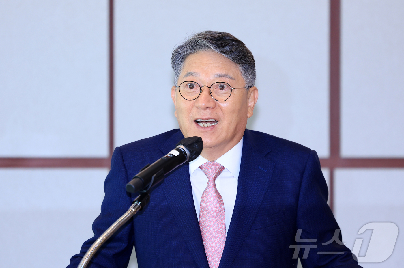 (서울=뉴스1) 이호윤 기자 = 곽재선 KG그룹 회장이 지난 2일 서울 용산구 그랜드 하얏트 서울에서 열린 KGM-Chery 글로벌 동반성장을 위한 전략적 투자 계약 체결식에서 인 …
